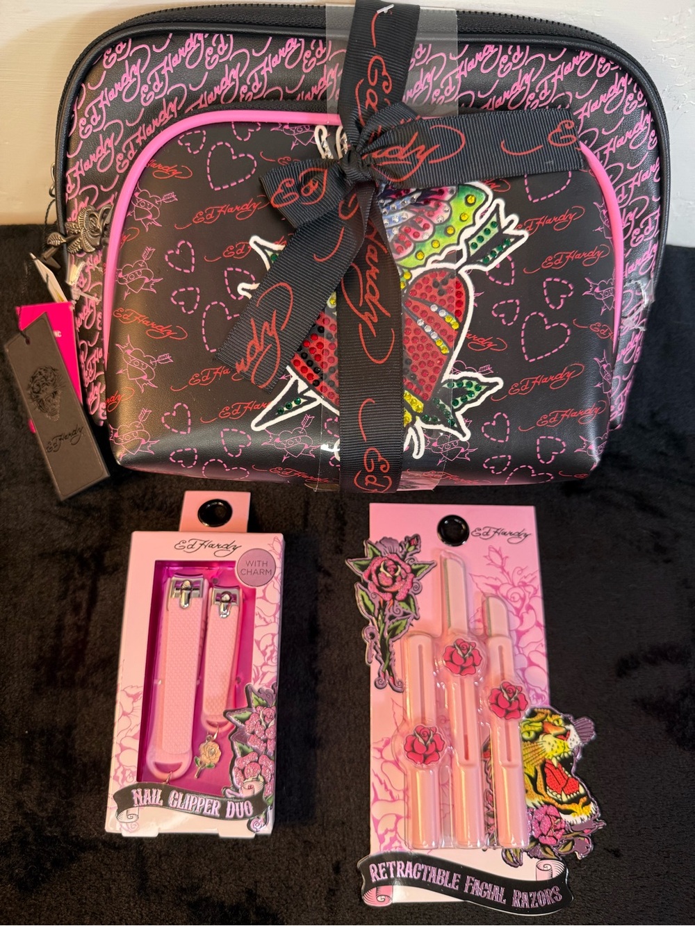 NWT Ed Hardy Y2K 2 Pc Cosmetic Bag with Nail Clippers & 6 Pc Facial Razor.